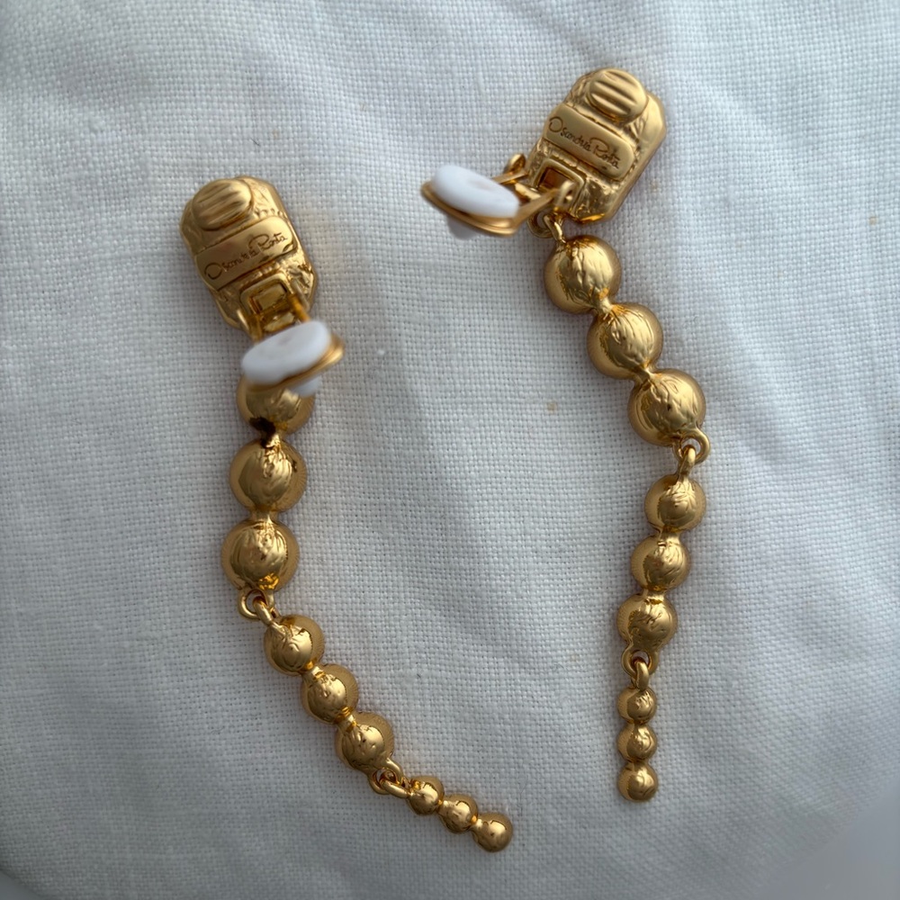 Oscar de la Renta • Tapered Crystals CZ Drop Clip on Earring - Picture 7 of 16